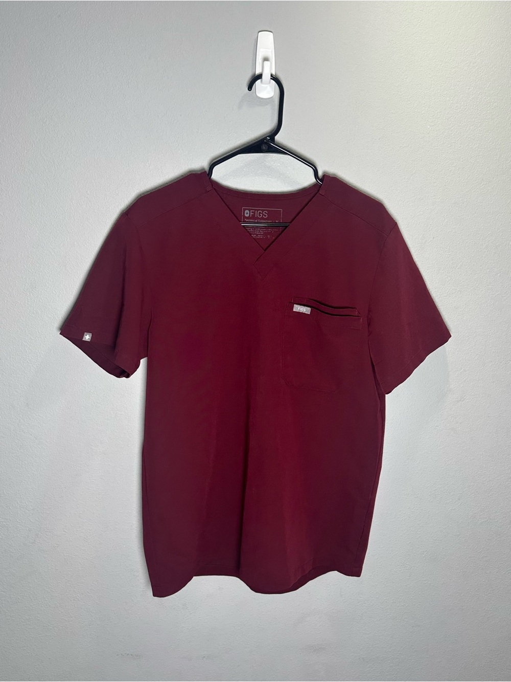 Figs Men's Short-Sleeve V-Neck Scrub Top - Burgundy